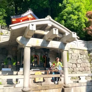 Fuente en Kiyomizu-Dera - Guía rápida de Kioto, Japón